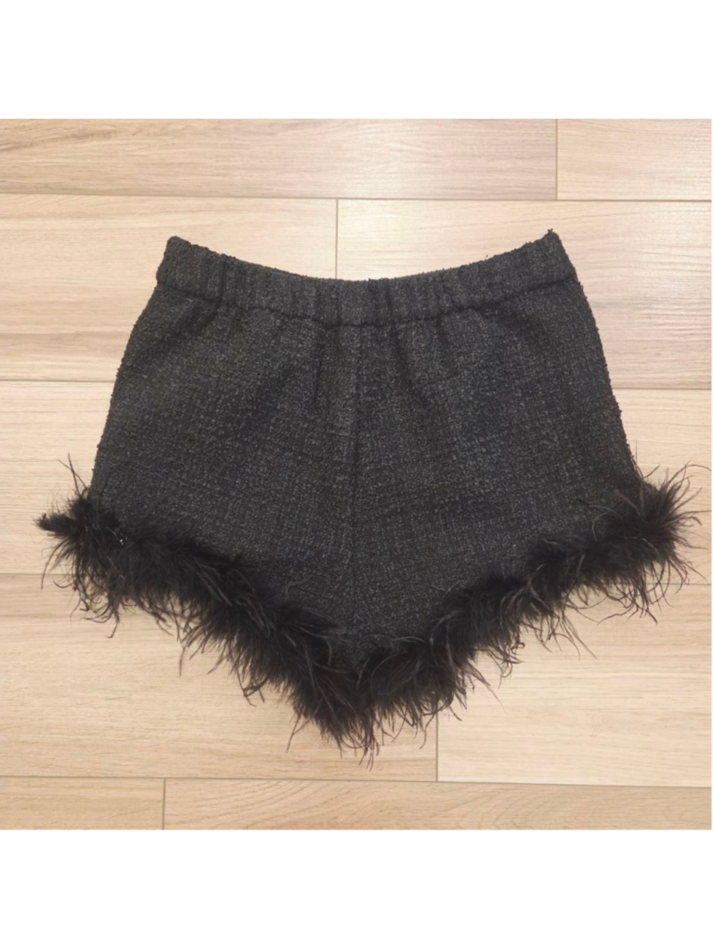 The Line & Dot Marci Ostrich Feather
 Shorts in Black 29"waist - Picture 3 of 6
